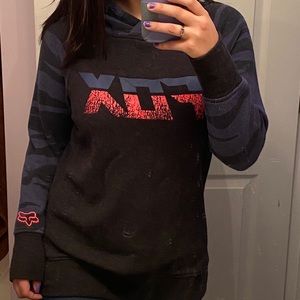 Woman’s fox racing sweatshirt